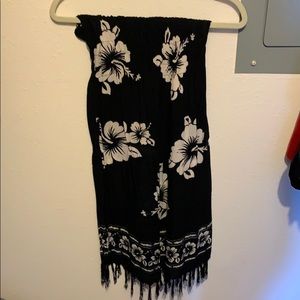 Black scrunched Hawaiian dress